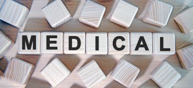 MEDICAL - Metin ahşap küpler ve bir sürü küp