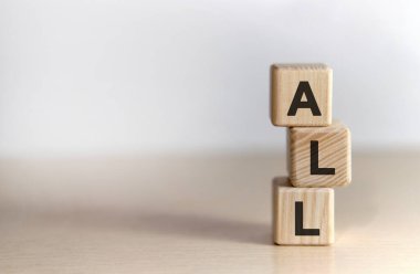 Hepsi - beyaz arkaplanda tahta küpler üzerine metin