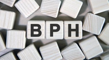Arka planda tahta küplerle ilgili BPH kavramı