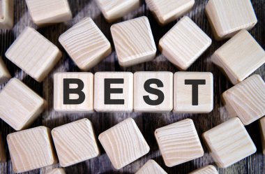 Yardım edin. Tahta küplere yazı yazın. Ve etrafta bir sürü küp