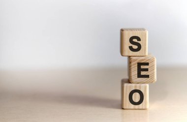 SEO - tahta küplerle ilgili metin, ahşap arkaplan