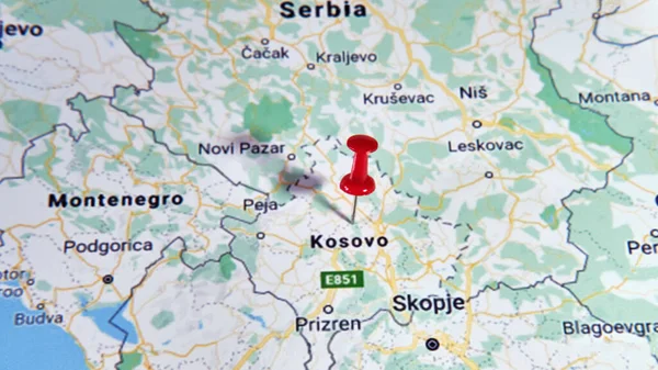 Kosovo Auf Einer Karte Mit Einer Farbigen Nadel — Stockfoto