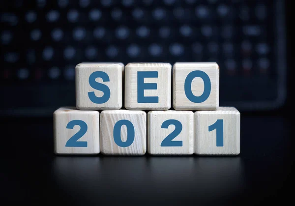 Seo 2021 키보드 입방체로 로열티 프리 스톡 사진