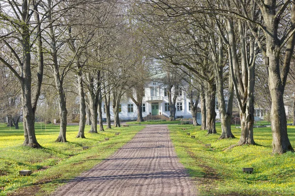 Borgholm Sweden Apr 2018 Avenue Gravelled Footpath Leading Queen Victorias — Stock Photo, Image