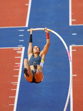 Stockholm, İsveç - 10 Haziran 2018: Angelica Bengtsson stuggle sırıkla yüksek atlama rekabet Salon Atletizm Diamond League, 10 Haziran 2018 yılında Stockholm, İsveç