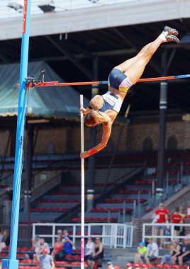 Stockholm, İsveç - 10 Haziran 2018: Angelica Bengtsson sırıkla yüksek atlama yarışması 10 Haziran 2018 Stokholm, İsveç'te Salon Atletizm Diamond League, atlama