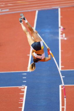 Stockholm, İsveç - 10 Haziran 2018: Angelica Bengtsson sırıkla yüksek atlama yarışması 10 Haziran 2018 Stokholm, İsveç'te Salon Atletizm Diamond League, atlama