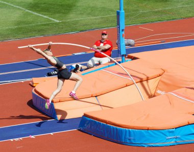 Stockholm, İsveç - 10 Haziran 2018: Sandi Morris sırıkla yüksek atlama yarışması 10 Haziran 2018 Stokholm, İsveç'te Salon Atletizm Diamond League, atlama