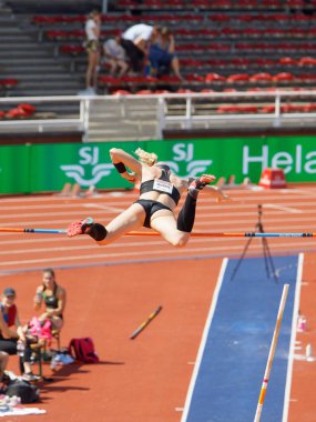 Stockholm, İsveç - 10 Haziran 2018: Sandi Morris sırıkla yüksek atlama yarışması 10 Haziran 2018 Stokholm, İsveç'te Salon Atletizm Diamond League, atlama