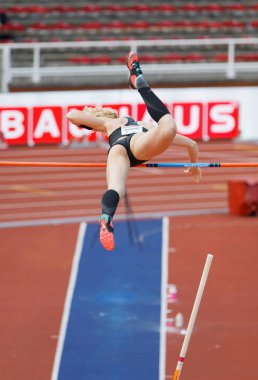 Stockholm, İsveç - 10 Haziran 2018: Sandi Morris sırıkla yüksek atlama yarışması 10 Haziran 2018 Stokholm, İsveç'te Salon Atletizm Diamond League, atlama