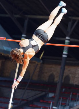 Stockholm, İsveç - 10 Haziran 2018: Iryna sırıkla yüksek atlama yarışmaya Salon Atletizm Diamond League Bauhaus galan, 10 Haziran 2018 Stokholm, İsveç'te atlama Zhuk (Beyaz Rusya)
