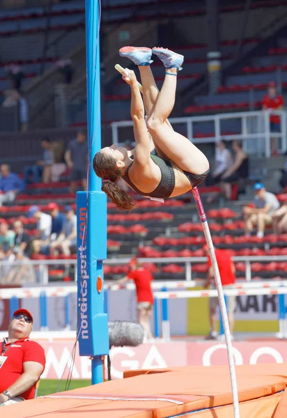 Stockholm, İsveç - 10 Haziran 2018: Iryna sırıkla yüksek atlama yarışmaya Salon Atletizm Diamond League Bauhaus galan, 10 Haziran 2018 Stokholm, İsveç'te atlama Zhuk (Beyaz Rusya)