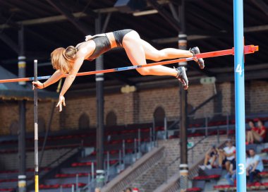 Stockholm, İsveç - 10 Haziran 2018: Maryna sırıkla yüksek atlama yarışmaya Salon Atletizm Diamond League Bauhaus galan, 10 Haziran 2018 Stokholm, İsveç'te atlama Kylypko (Ukrayna)