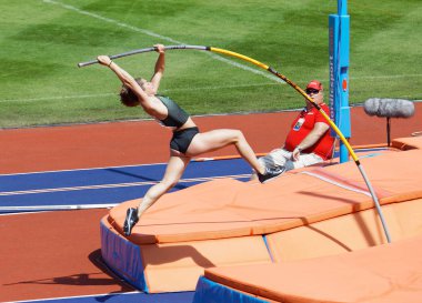 Stockholm, İsveç - 10 Haziran 2018: Maryna sırıkla yüksek atlama yarışmaya Salon Atletizm Diamond League Bauhaus galan, 10 Haziran 2018 Stokholm, İsveç'te atlama Kylypko (Ukrayna)