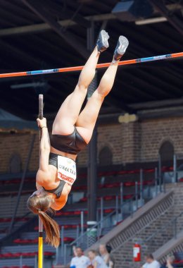 Stockholm, İsveç - 10 Haziran 2018: Maryna sırıkla yüksek atlama yarışmaya Salon Atletizm Diamond League Bauhaus galan, 10 Haziran 2018 Stokholm, İsveç'te atlama Kylypko (Ukrayna)