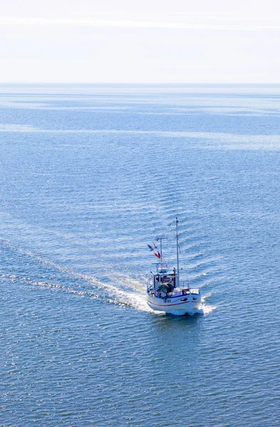Grisslehamn Suecia Jul 2018 Pequeño Barco Pesquero Mar Azul Que — Foto de Stock