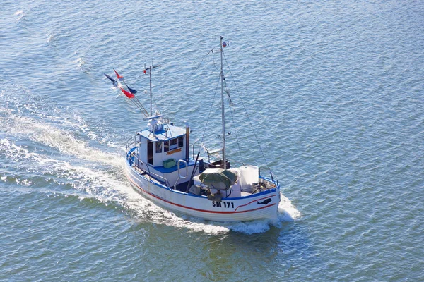 Grisslehamn Suecia Jul 2018 Pequeño Barco Pesquero Mar Azul Que — Foto de Stock
