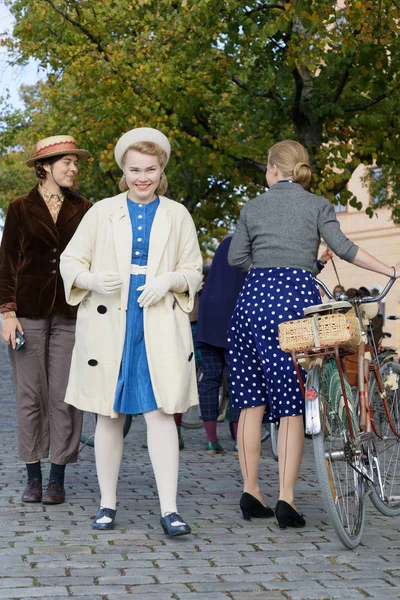 Stockholm Sept 2018 Des Jeunes Femmes Souriantes Portant Des Vêtements — Photo