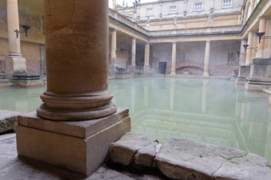 Bath, Büyük Britanya - 24 Aralık 2018: Roma Hamamı doğal sıcak su kaynakları üzerinde Romalılar teslim tarihi 75 Ad. 24 Aralık 2018 Bath, Büyük Britanya