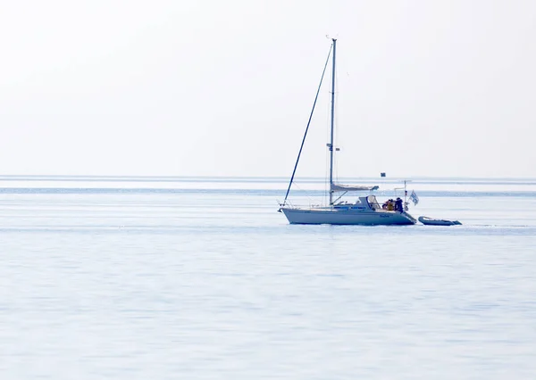 スウェーデン列島の青い海に Sailship、 — ストック写真