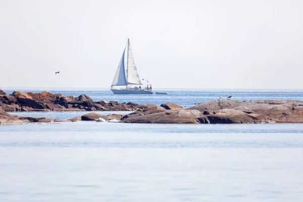 スウェーデン列島の青い海に Sailship、 — ストック写真