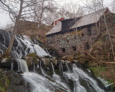 Baharda İsveç Köyü 'nde güzel bir şelale.