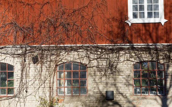 Wall of a barn painted in red and white — Stock Photo, Image