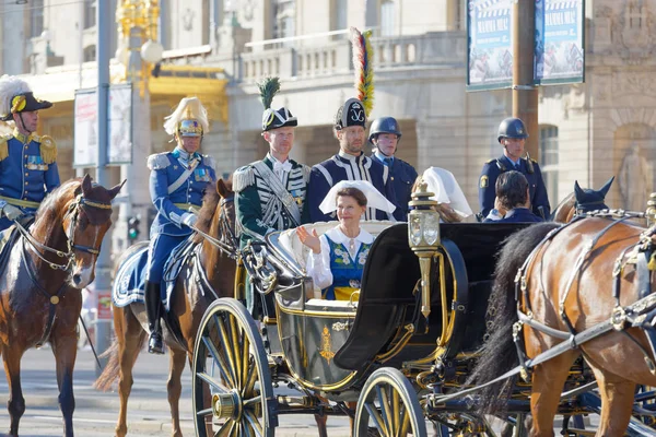 İsveçli Kraliçe Silvia Bernadotte seyirciler için feragat
