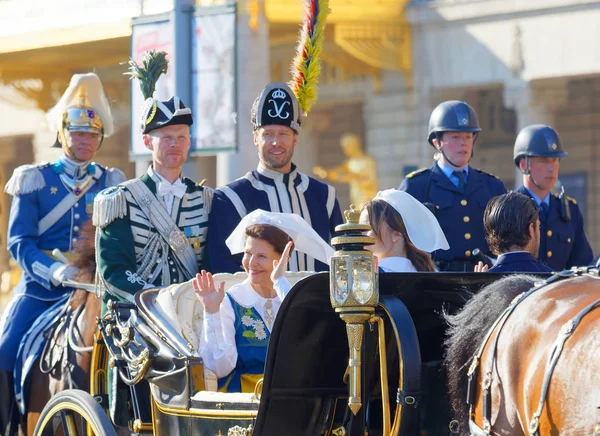 Шведская королева Сильвия, король Карл Густав Бернадотт, принцесса — стоковое фото
