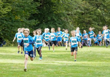 Hagaparken 'deki Jenerasyon Moral Günü' nde koşan çocuklar,