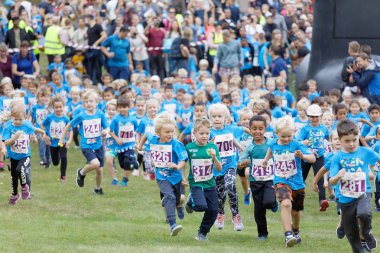 Hagaparken Nesil Pep gün boyunca çalışan birçok çocuk