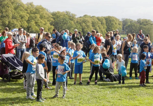 Many kids waiting for the start in the running competition Prins — Stock Photo, Image