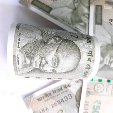 Hint parası. Lastik bantlı 500 rupi. Gandi 'nin yüzünü yakından gördü.