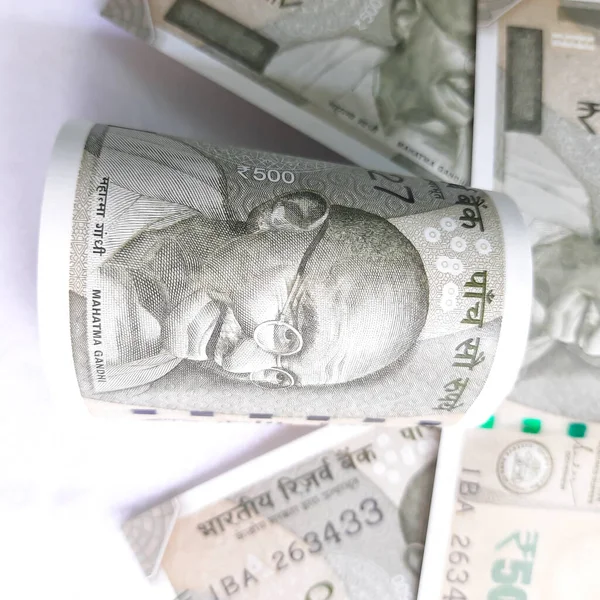 Hint parası. Lastik bantlı 500 rupi. Gandi 'nin yüzünü yakından gördü.