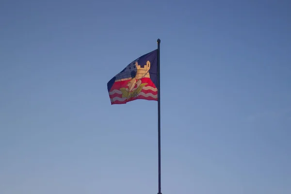 Die Flagge Belgrads Blauen Himmel — Stockfoto