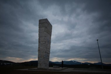 Sırbistan 'ın Zlatibor kentindeki Sumatno Tepesindeki Obelisk Anıtı