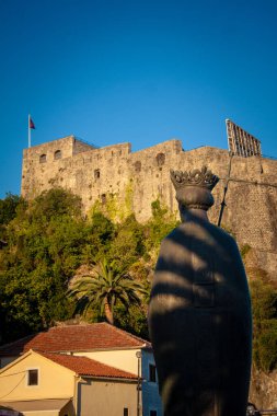  Karadağ 'ın Herceg Novi kentinin kurucusu Kral Tvrtkos Anıtı