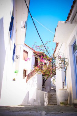 Skiathos şehrinin dar sokakları, Yunanistan