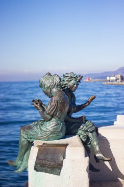 Le Sartine bronz heykeli, Trieste 'nin sembollerinden biri.