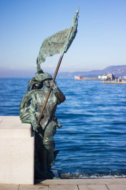 İtalya, Trieste 'deki Piazza d' Italia 'daki Bersagliere heykeli.