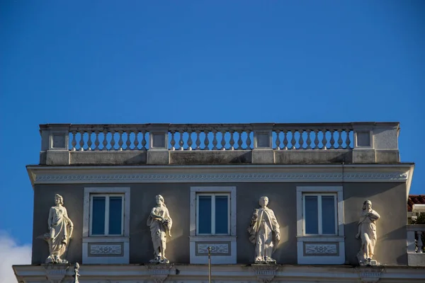 意大利的里雅斯特一座大楼的细节 — 图库照片