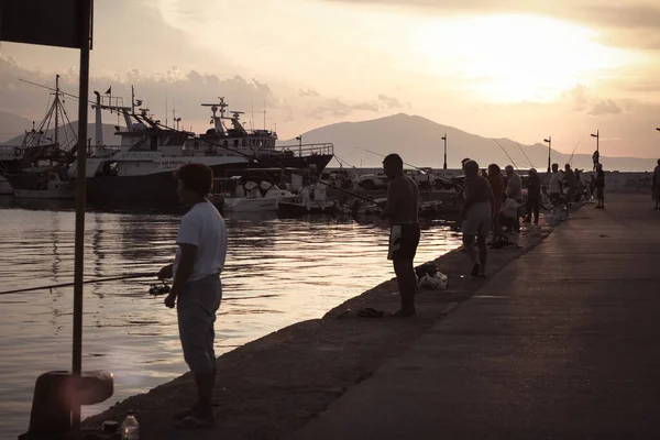 Pessoas Que Pescam Doca Pública Evia Grécia — Fotografia de Stock