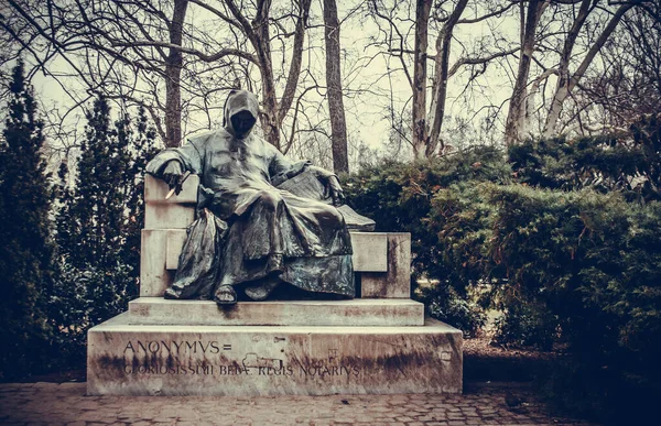 Statue Anonymus City Park Budapest — Stock Photo, Image