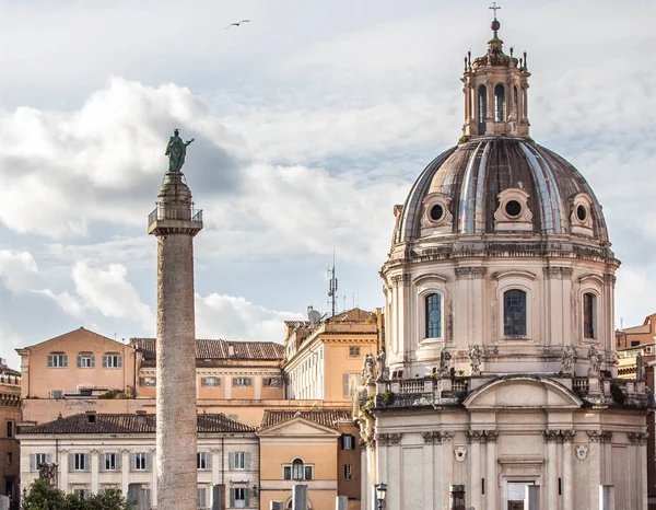 Trajans Kolumn Och Peterskyrkan Rom Italien — Stockfoto