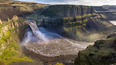 Gün batımına yakın Palouse Falls Eyalet Parkı