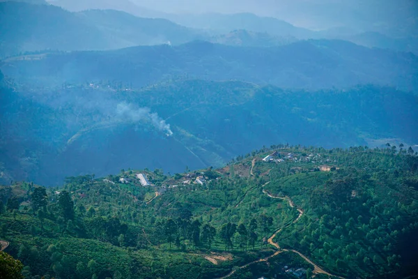 Vista Desde Arriba Las Verdes Montañas Sendero Humo Pueblo Sri — Foto de Stock