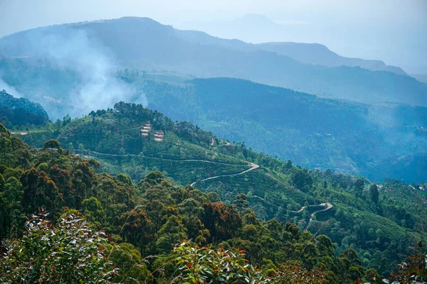 Vista Desde Arriba Las Verdes Montañas Sendero Humo Pueblo Sri — Foto de Stock