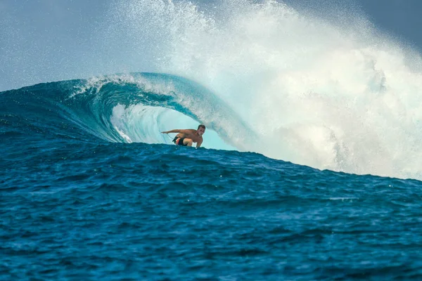 Perfekte Blaue Aquamarin Welle Leere Schlange Perfekt Zum Surfen Sauberes — Stockfoto