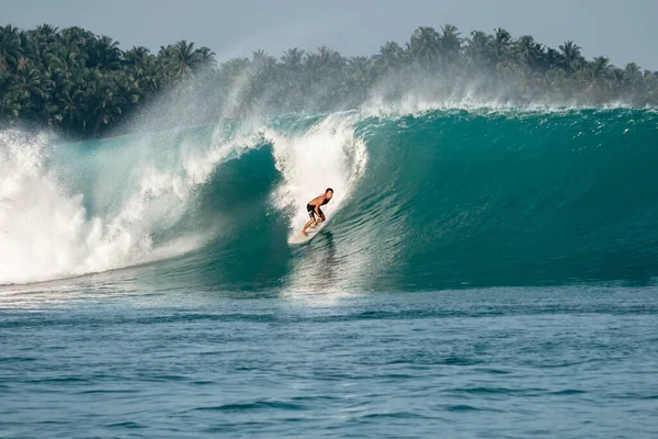 Surfer Doskonałej Niebieskiej Dużej Fali Rurki Pusty Line Idealny Surfowania — Zdjęcie stockowe