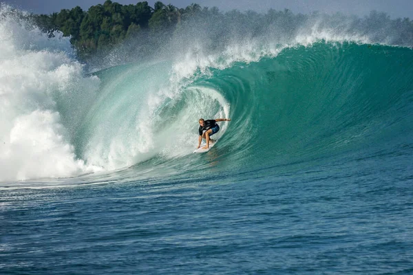 Surfista Sulla Perfetta Onda Blu Tubo Grande Linea Vuota Perfetto — Foto Stock